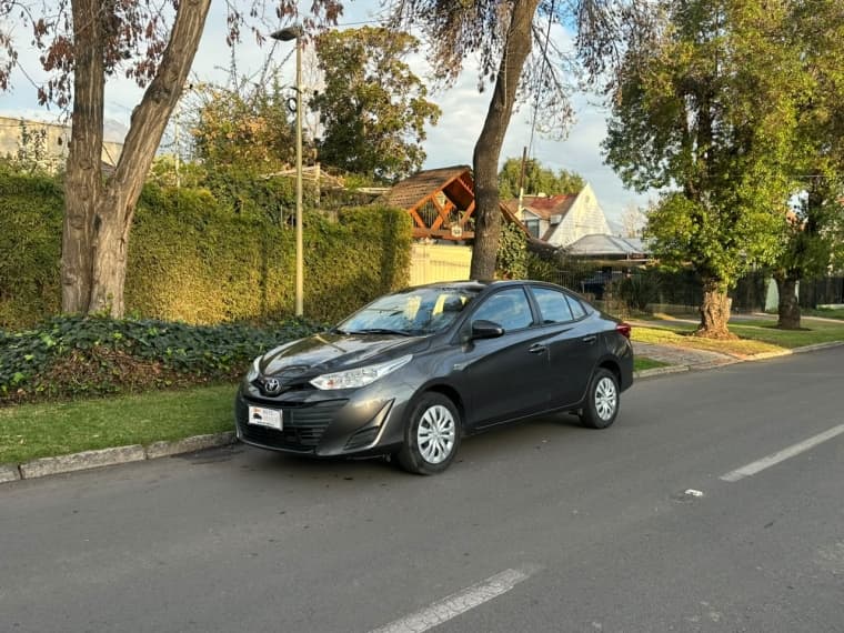 Toyota Yaris GLi 1.5 sedán 2021